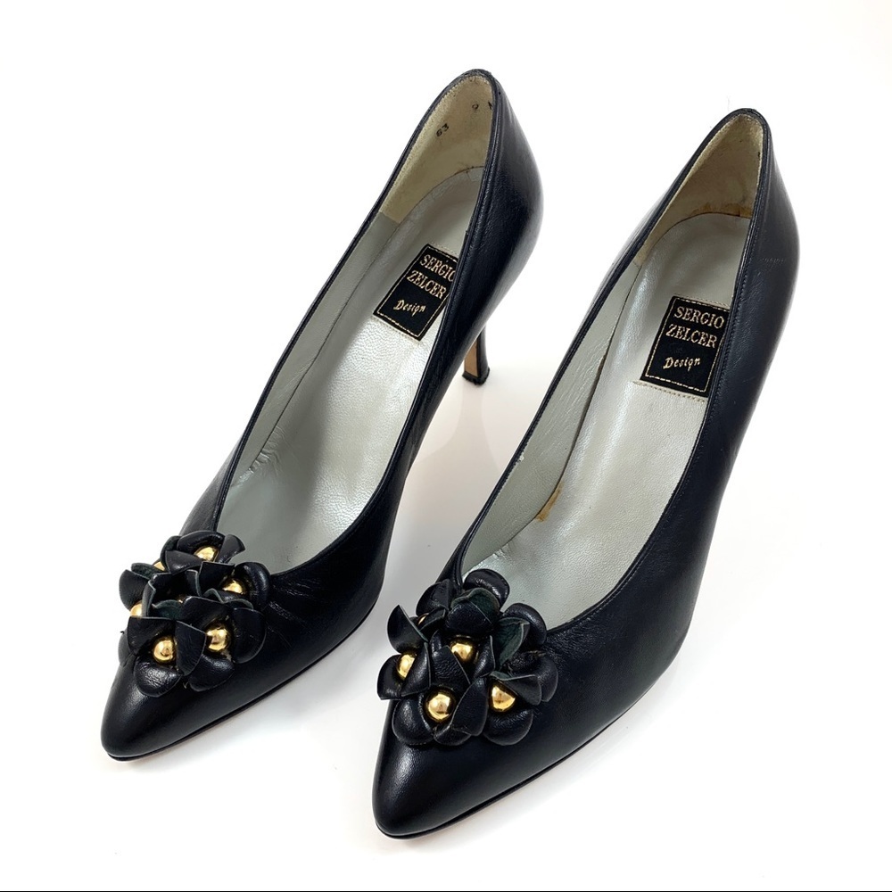 1970’s SERGIO ZELCER black leather pumps w/ flower